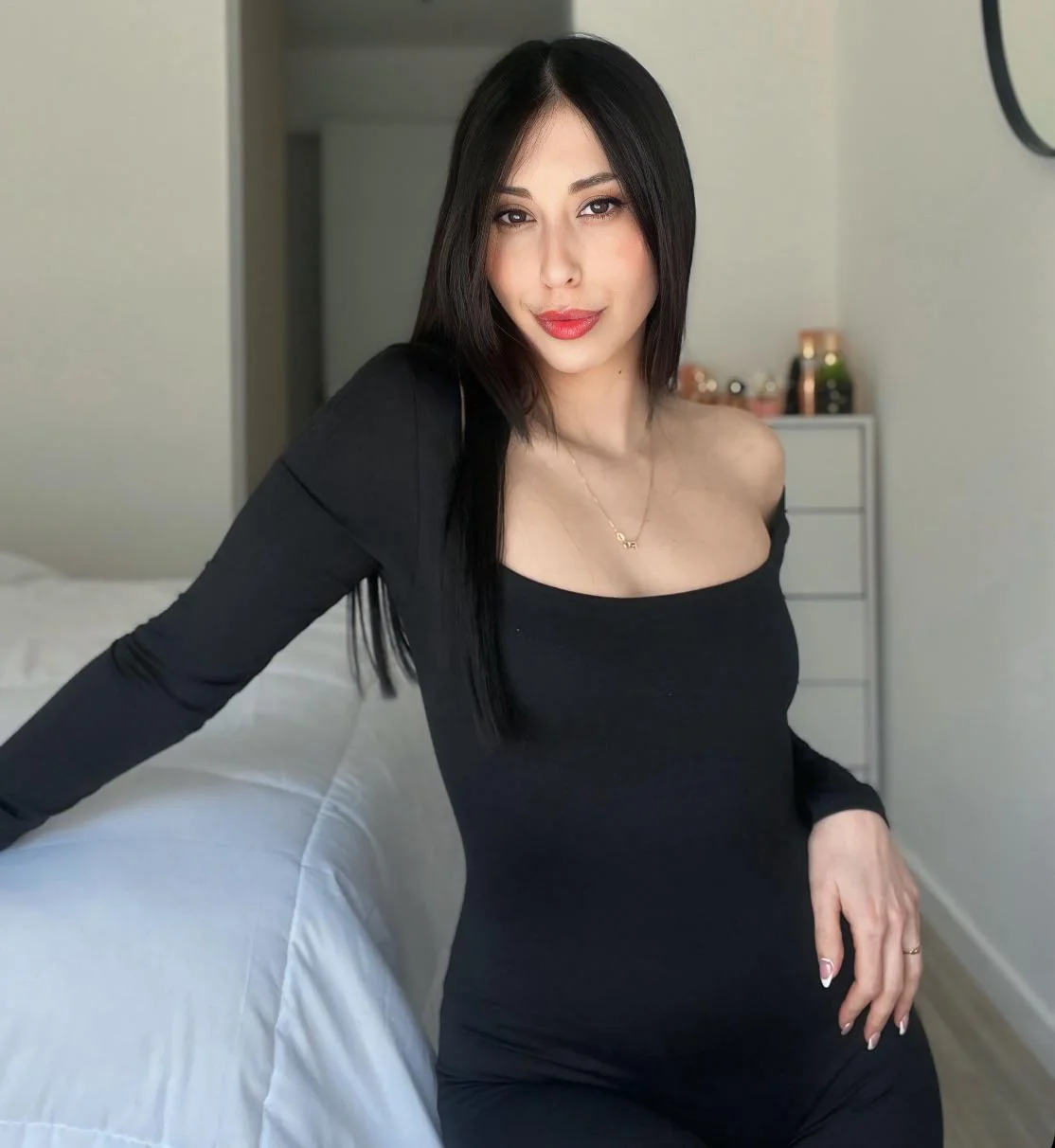 classic and elegant picture 1 of 1