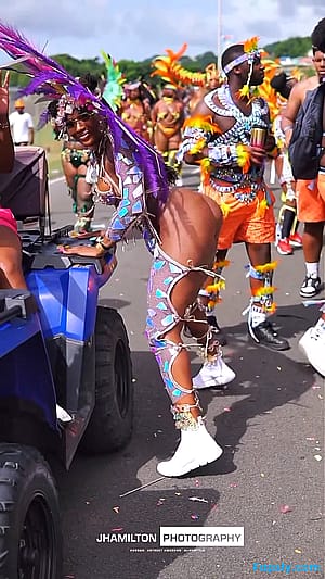 Bouncing on di road @xcamster