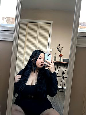 i love my curves 😈'