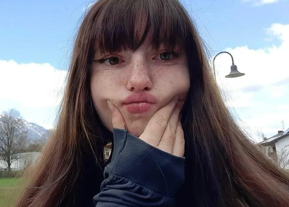 kinda don't feel like i deserve being called beautiful picture 1 of 1