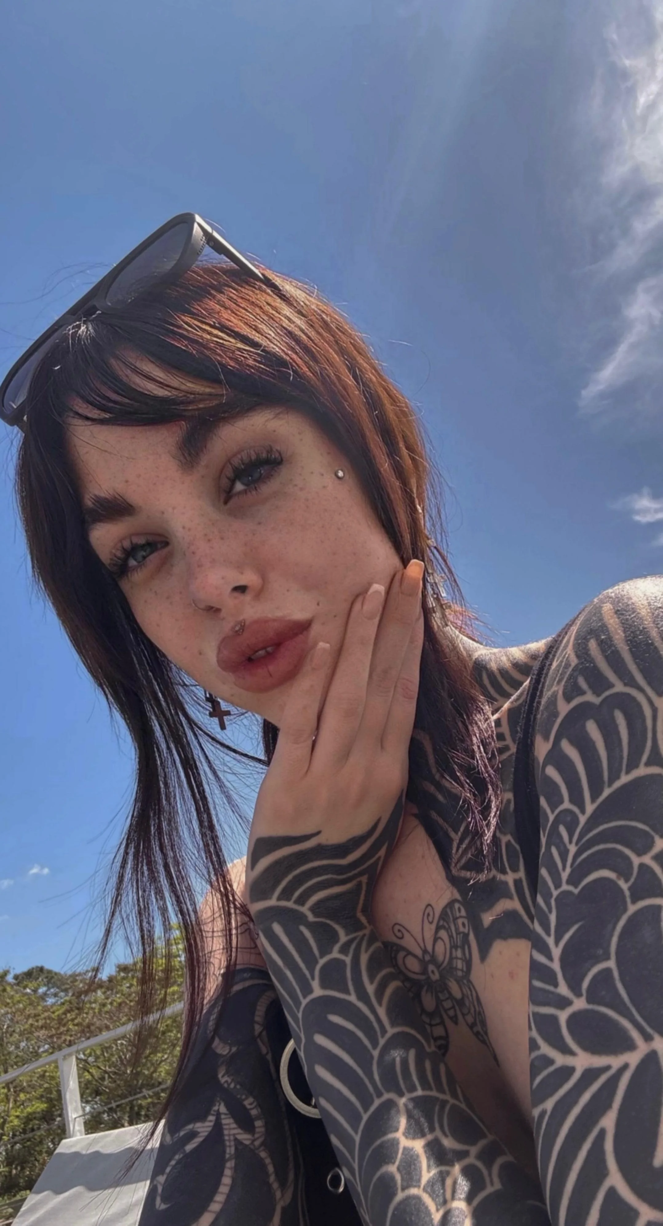gothgirl, hot or nah? f27 picture 1 of 1