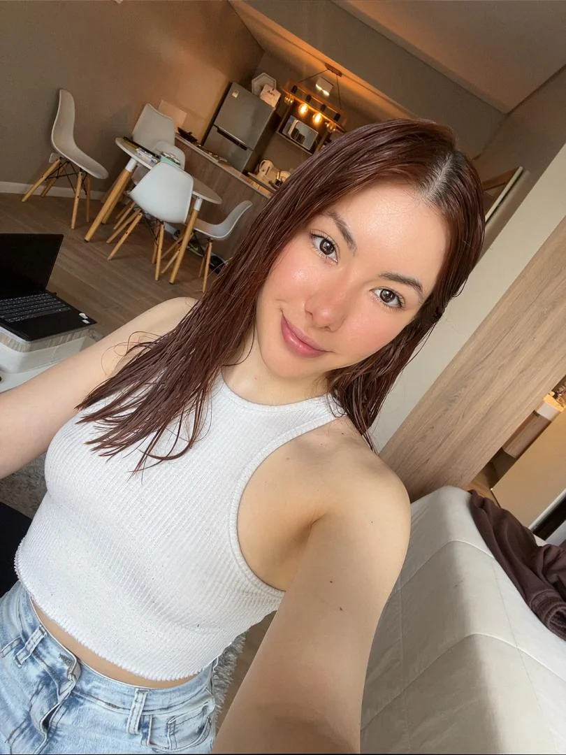19F do you think I am hot? picture 1 of 1