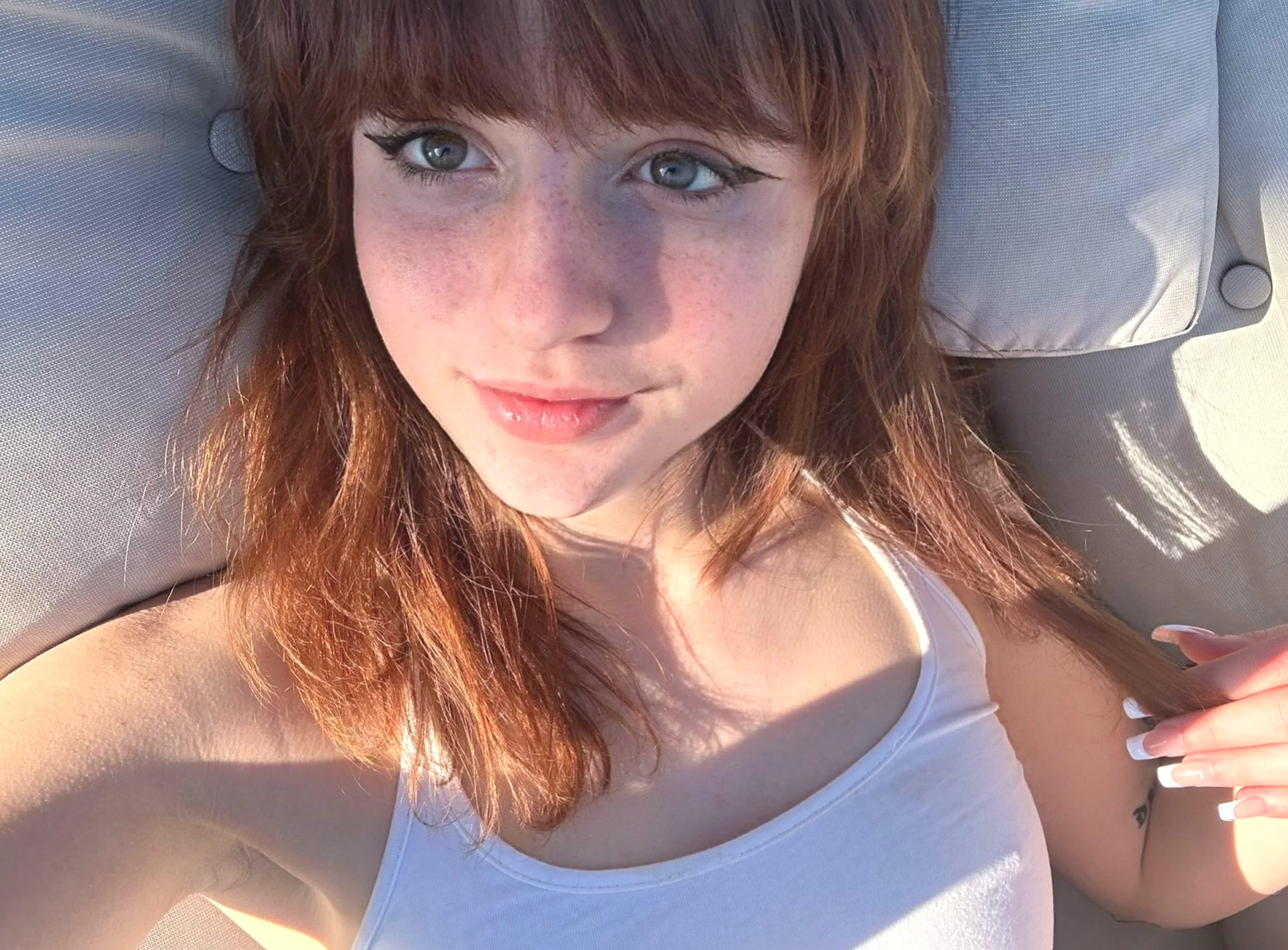 wondering if i look beautiful here picture 1 of 1