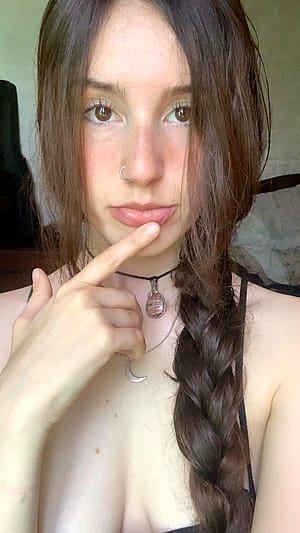 Hi'