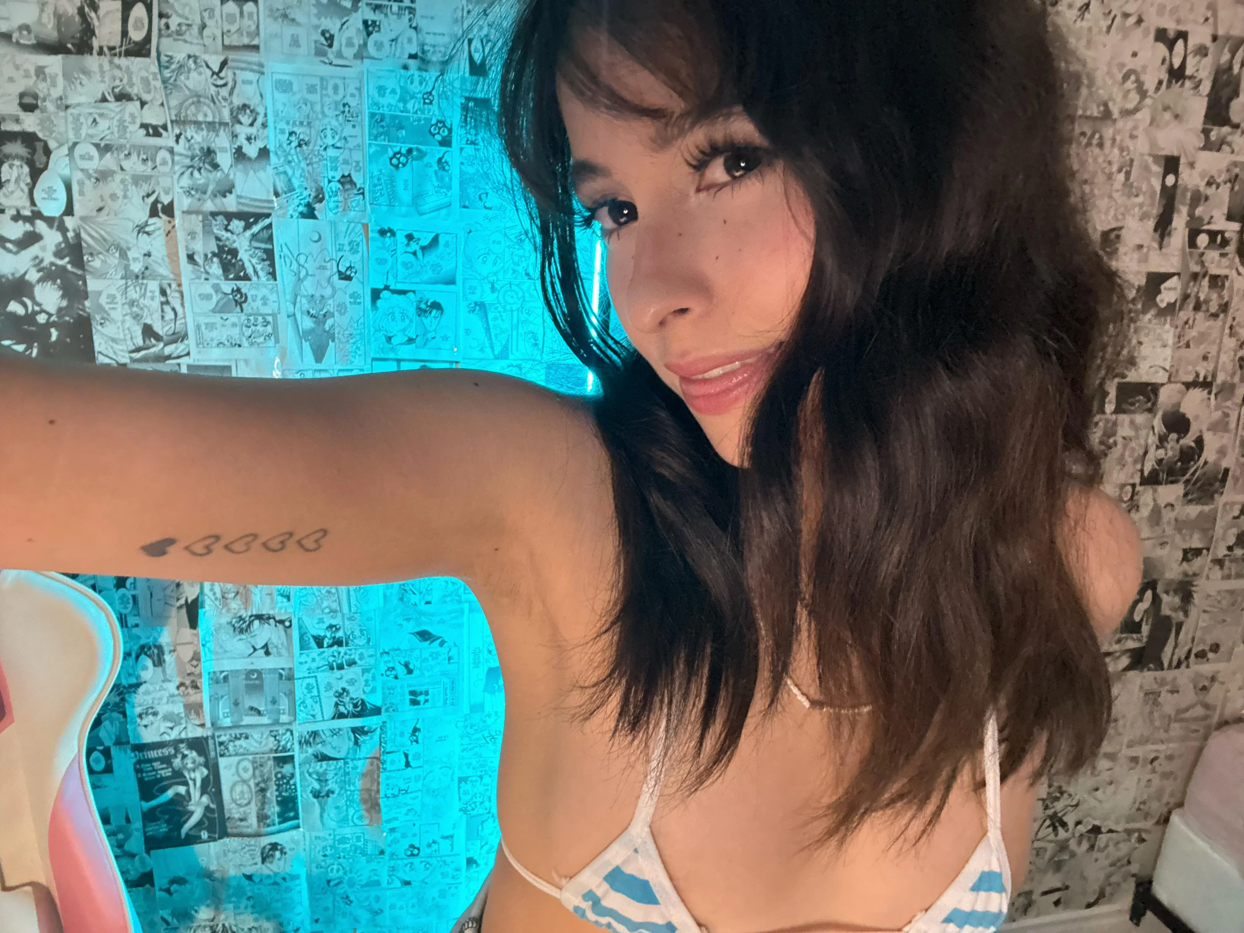 Am I beautiful for an 18 yo picture 1 of 1