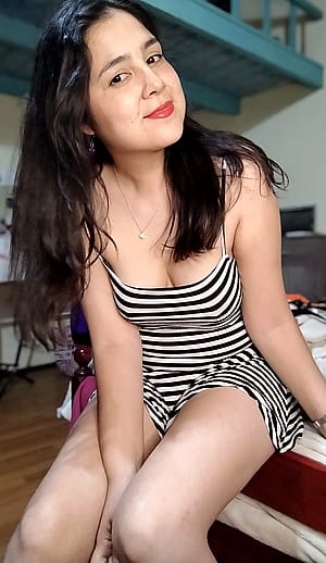 Do I look good in this outfit for a date?'