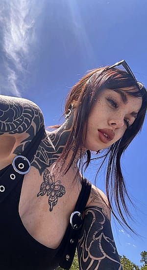 am i a hot inked girl? f27'