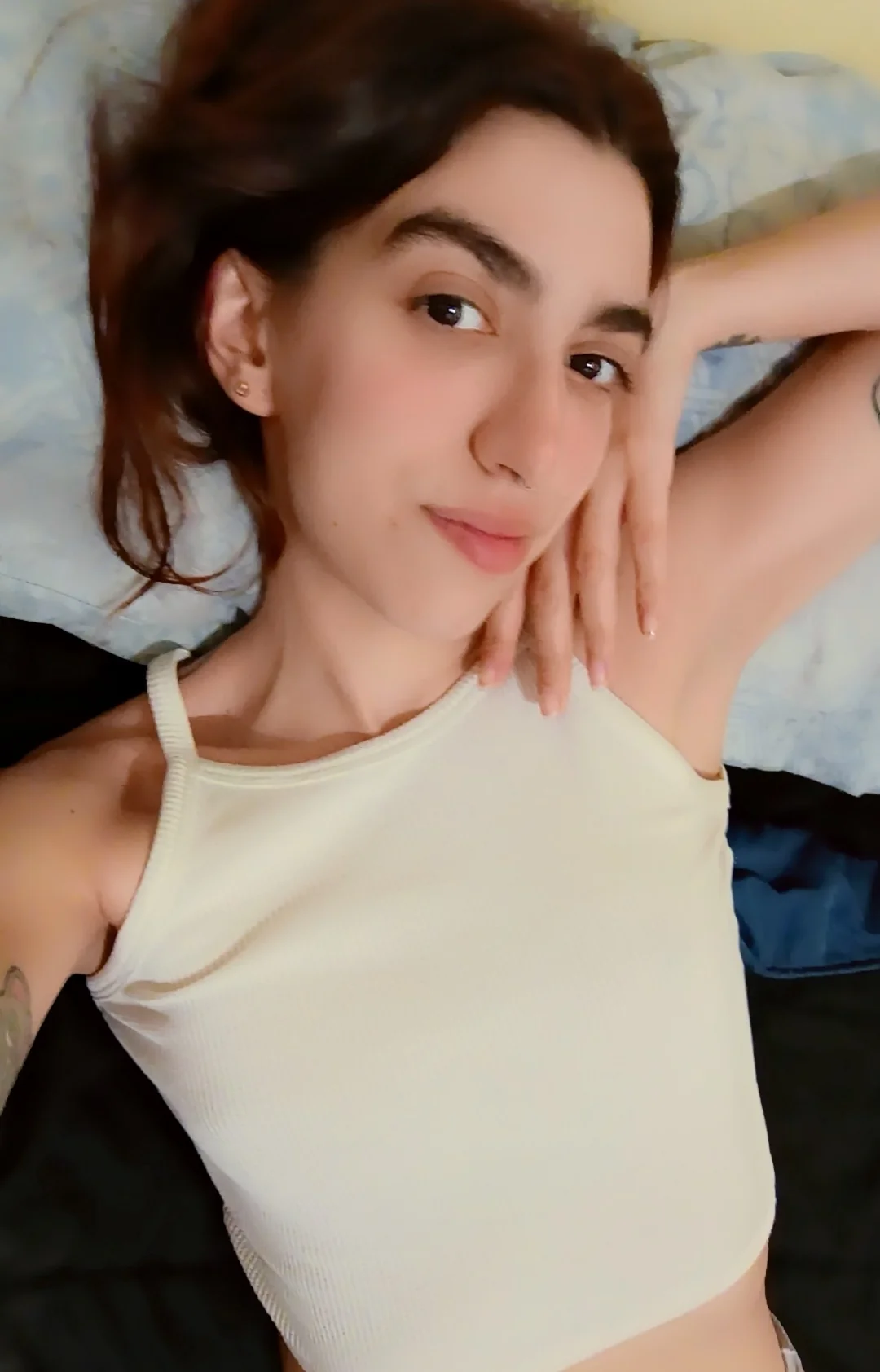 Can u tell me if am i hot? picture 1 of 1