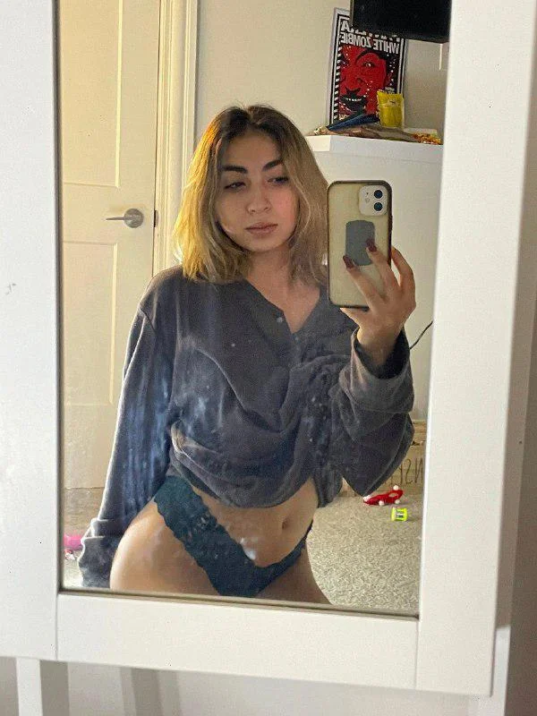 I'd love to know if you think I'm sexy picture 1 of 1