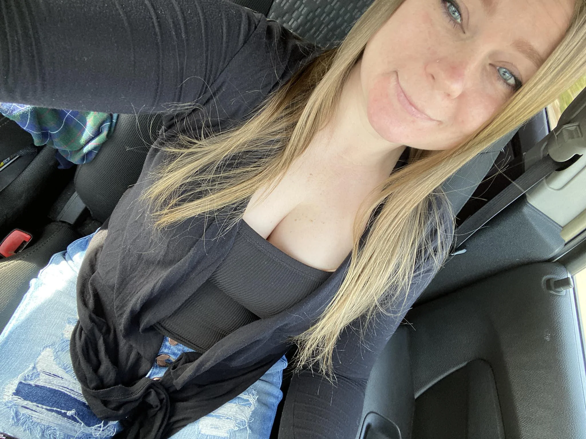 Single 37F Am I hot? picture 1 of 1