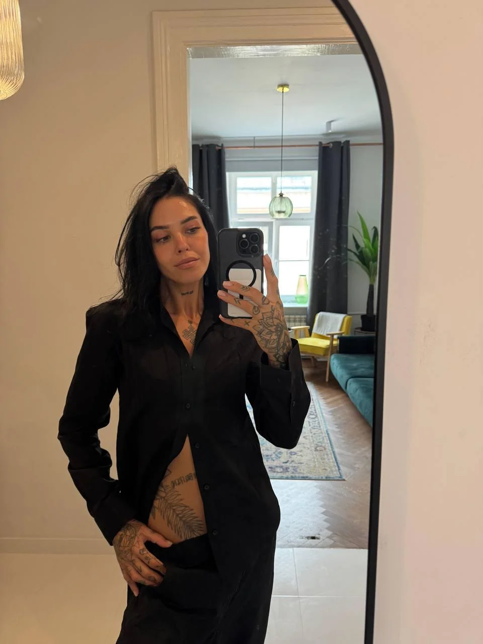 so how would you describe a classy girl? do i fit in there? picture 1 of 1