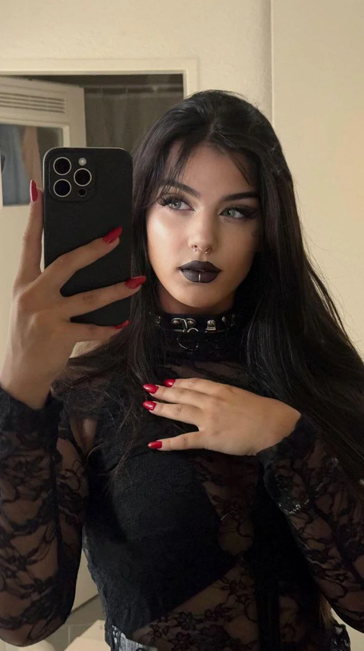 All dolled up but still classy ^^ picture 1 of 1