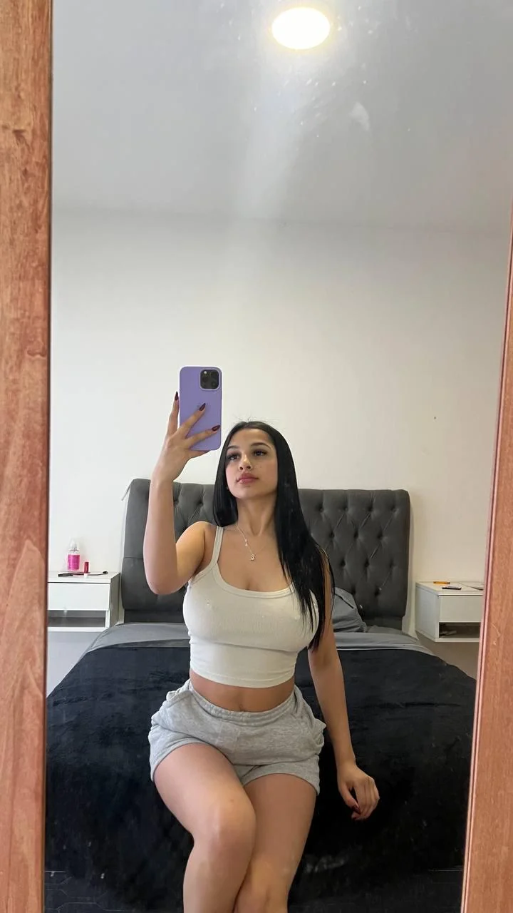 dolling-up for a mirror selfie! picture 1 of 1