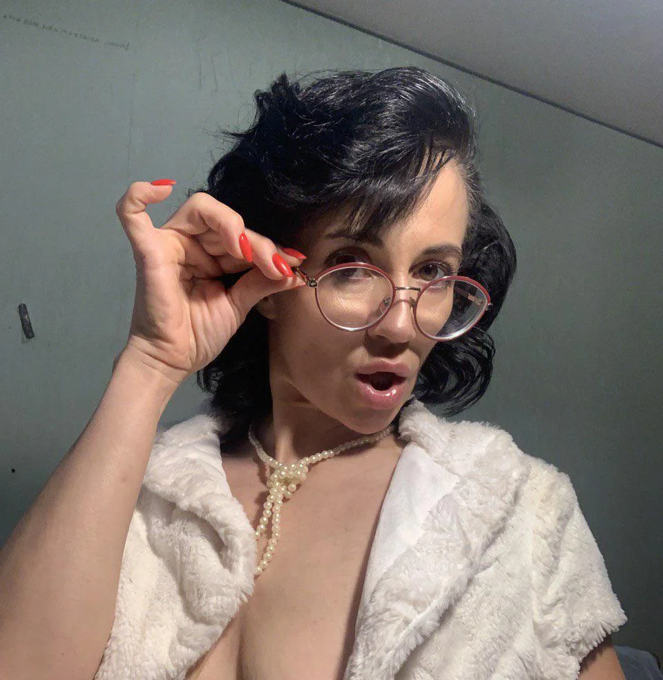 Do I look like a 46yo mom? picture 1 of 1