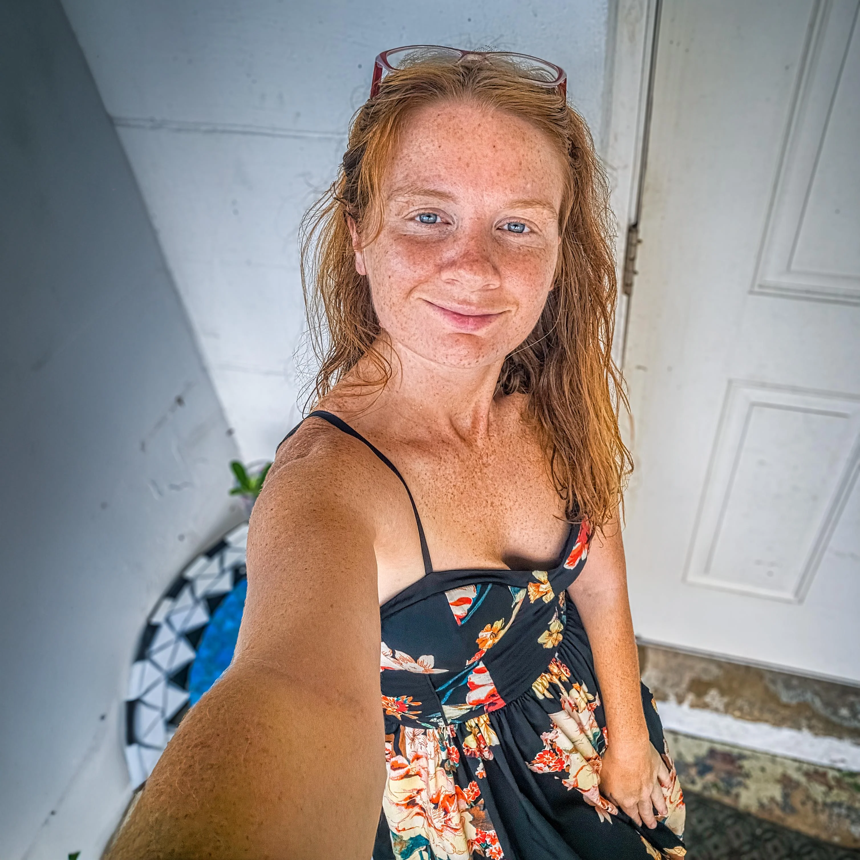 no makeup, am i hot?💄 [f28] picture 1 of 1