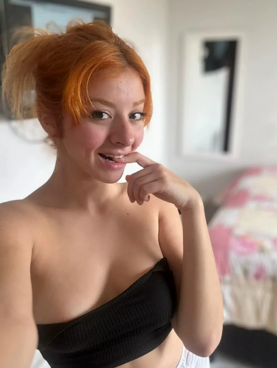 19F, Am i hot? picture 1 of 1