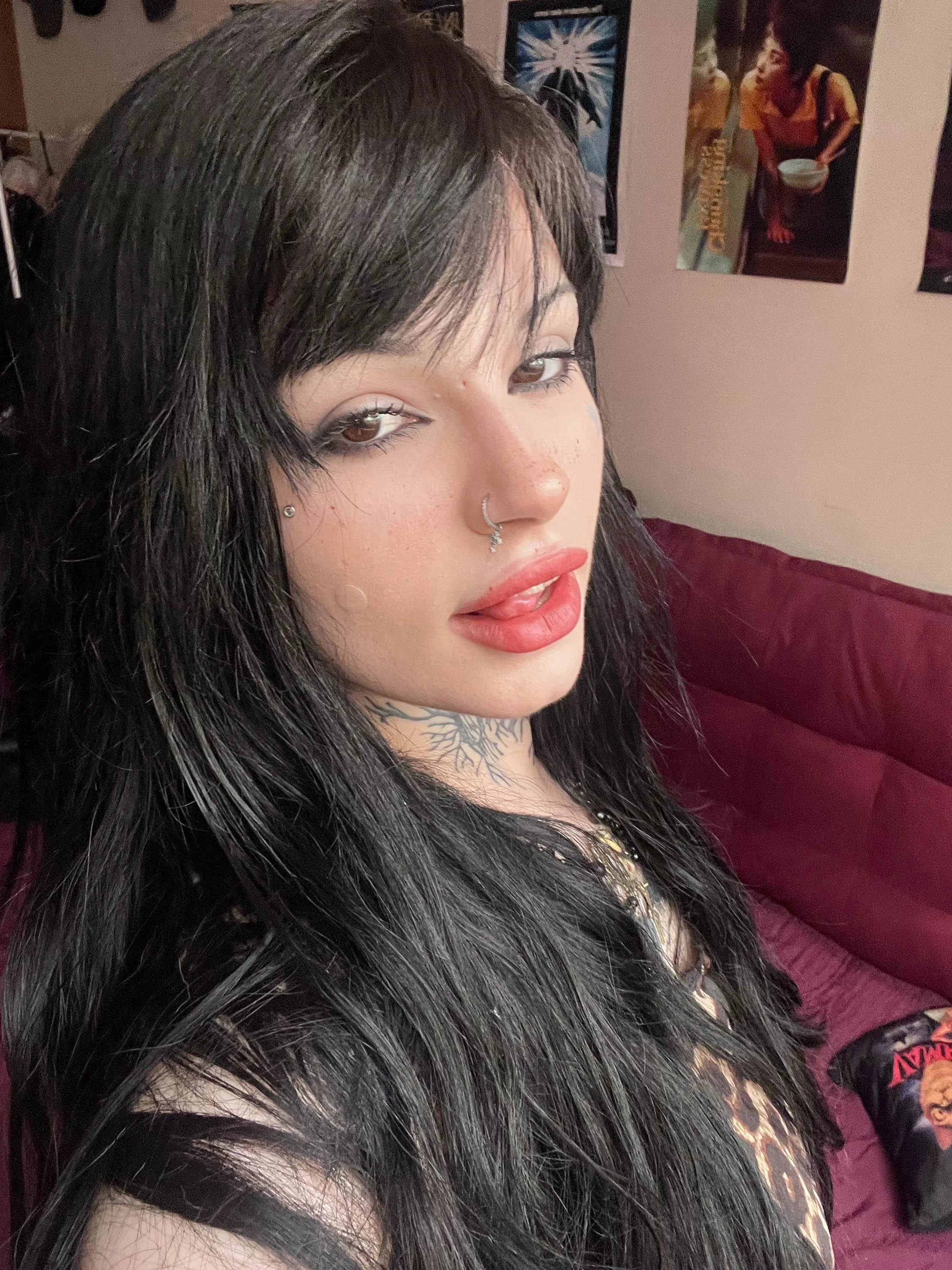 Would you date a girl like me? picture 1 of 1