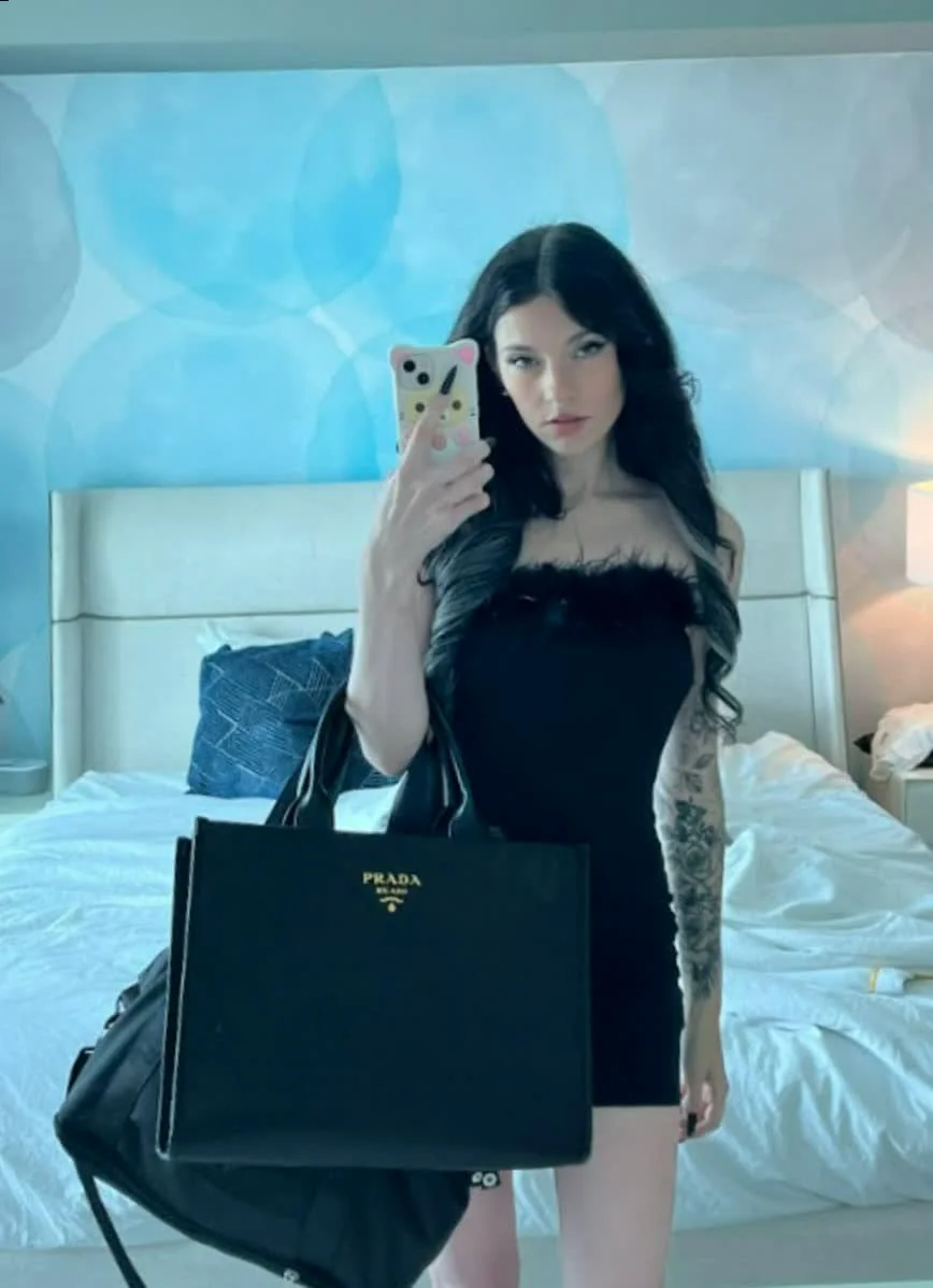 Girls in black short dresses are so sexy picture 1 of 1