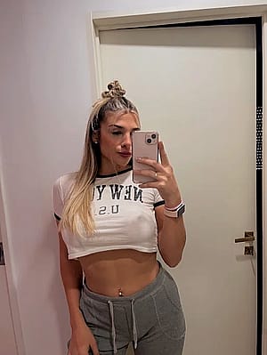 Sexy looking like a doll'