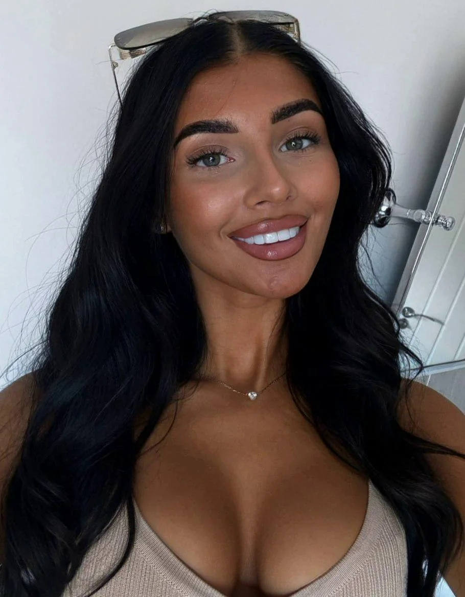 Do you think I'm attractive? picture 1 of 1