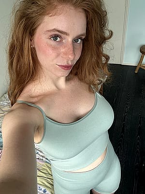 Do I look good in green'
