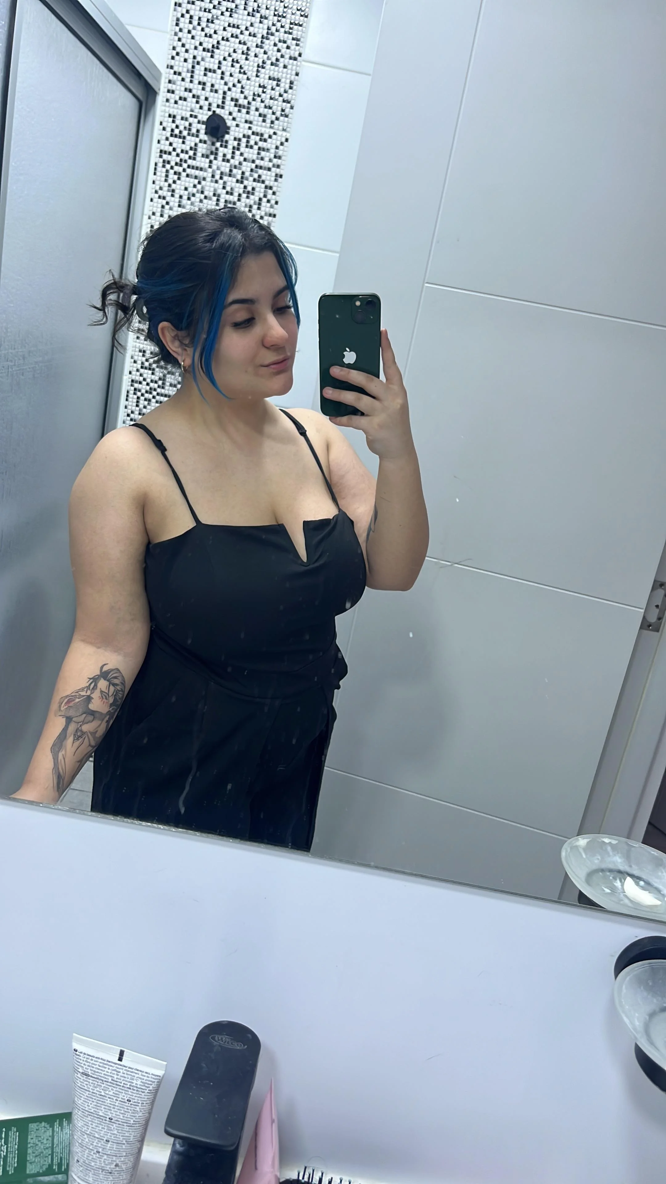 Would you date me? picture 1 of 1