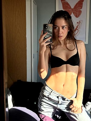 Am i hot? Talk to me if you think so'