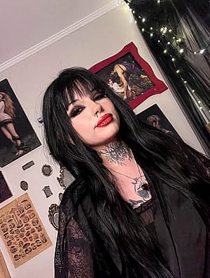 Be honest, am I hot? F19'