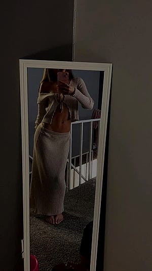 got this new outfit^^ do you think it suits me?'