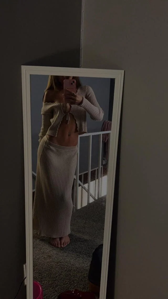 got this new outfit^^ do you think it suits me? picture 1 of 2
