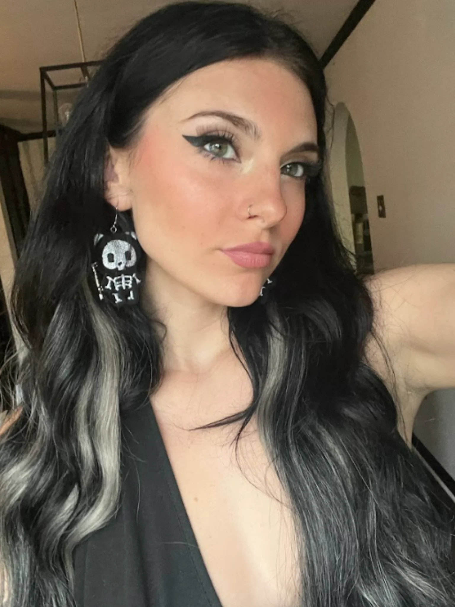 Be honest please, Am I hot or not? 19F picture 1 of 1