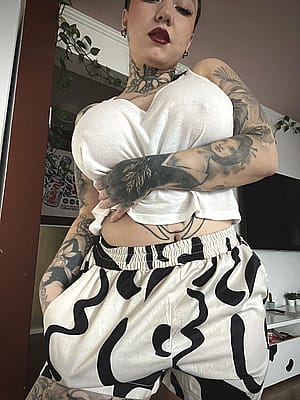 I was told I look pale with this look, do you think so?'