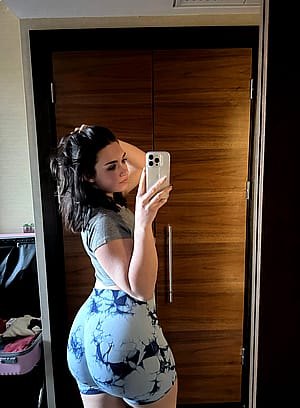 getting dolled up for a friend's date'