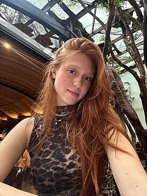 Do you think I am hot ?'