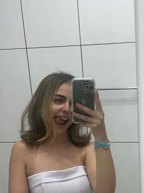 I’m your cute classy latina f18 picture 1 of 1