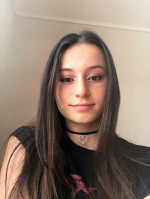 I tried putting on some makeup, and I hope you like it'