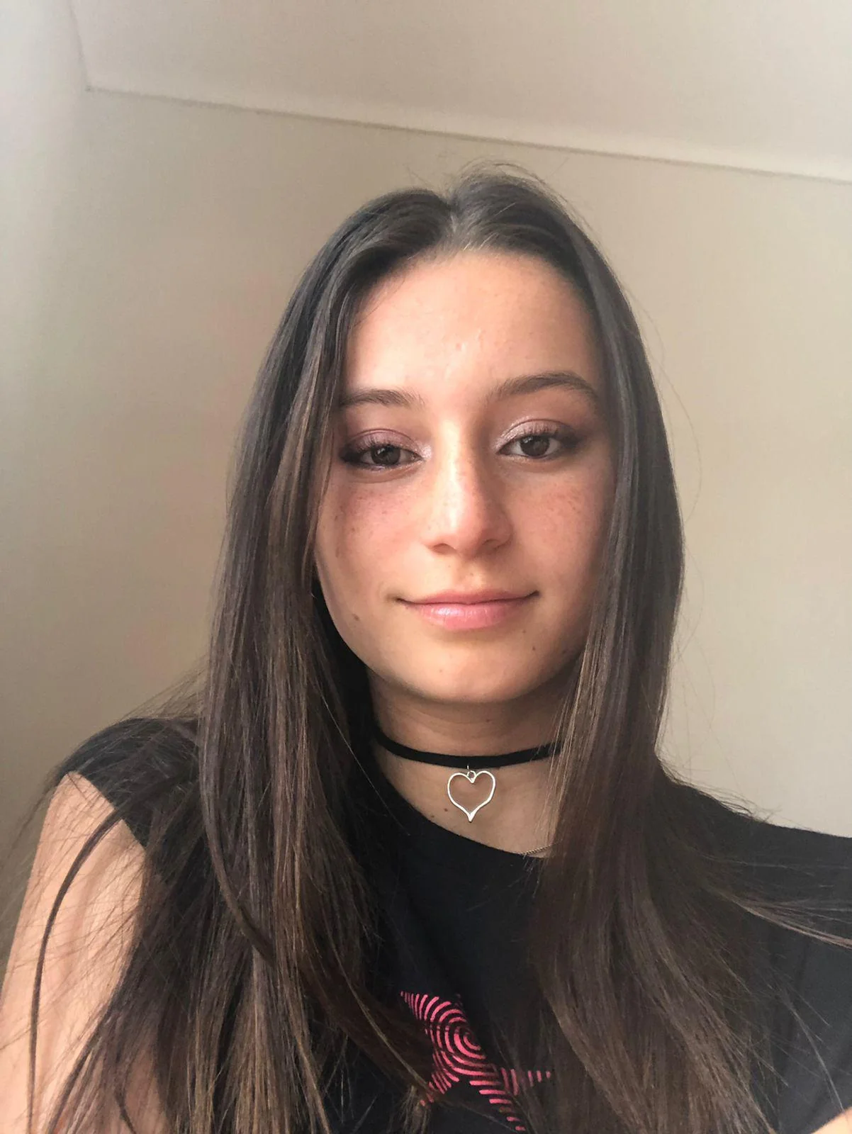 I tried putting on some makeup, and I hope you like it picture 1 of 1
