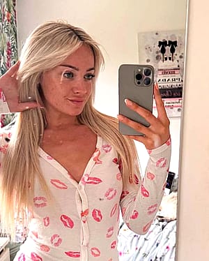 Am I hot blonde? F19'