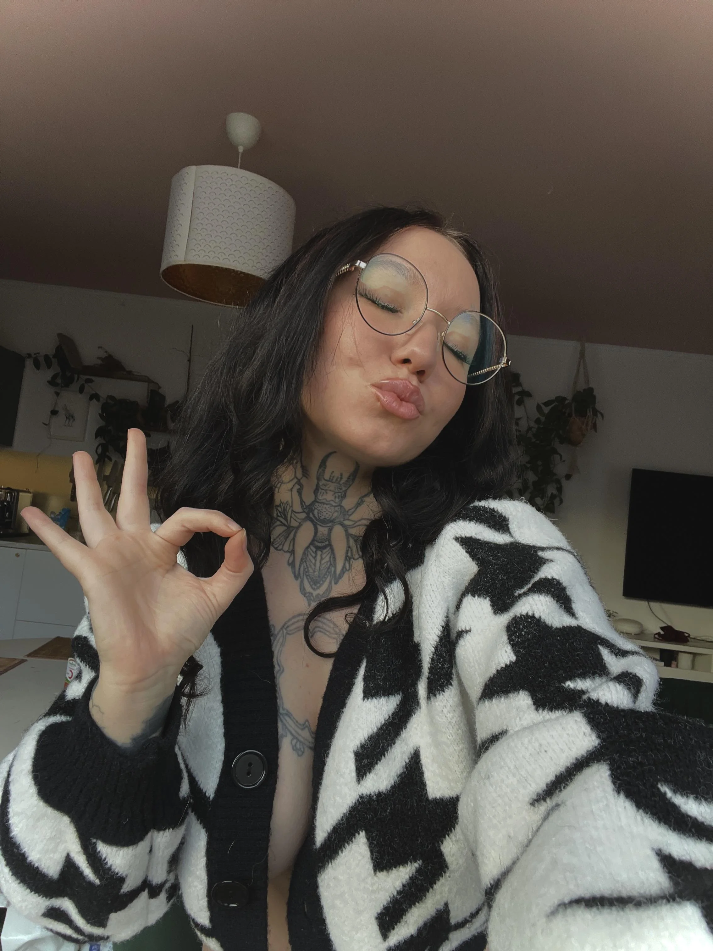 girls with glasses look smart picture 1 of 1