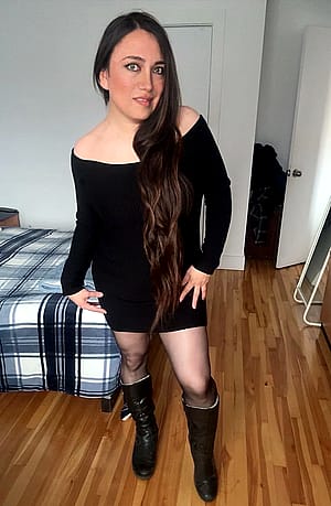 I just got this new dress from Ardene and I think it really suits me, do you like it with those tights?'