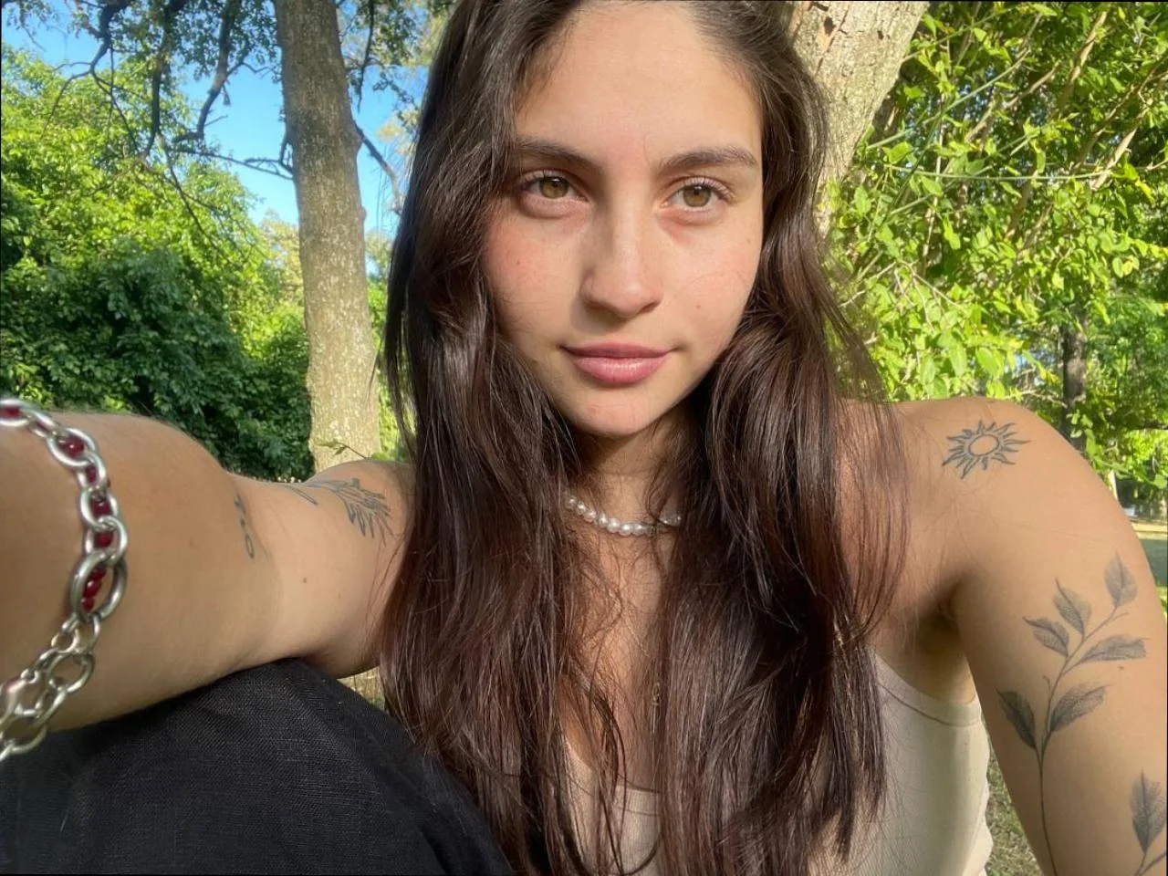 do i look beautiful in this selfie? picture 1 of 1