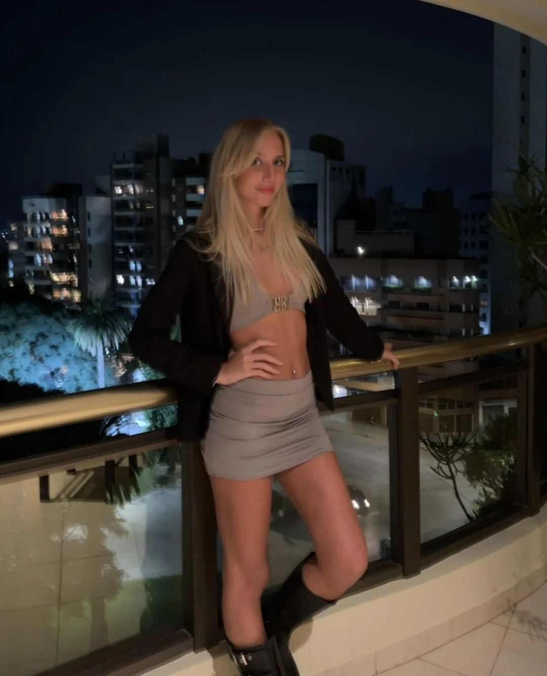 What do you think of tanned blondes? picture 1 of 1