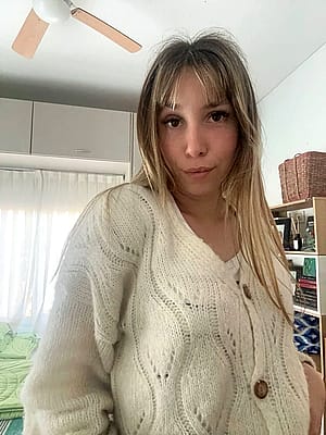 Let’s settle this—am I hot or not? I’m ready for your honest opinions! F32'