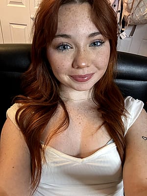 Did my makeup, don’t I look like a little doll'