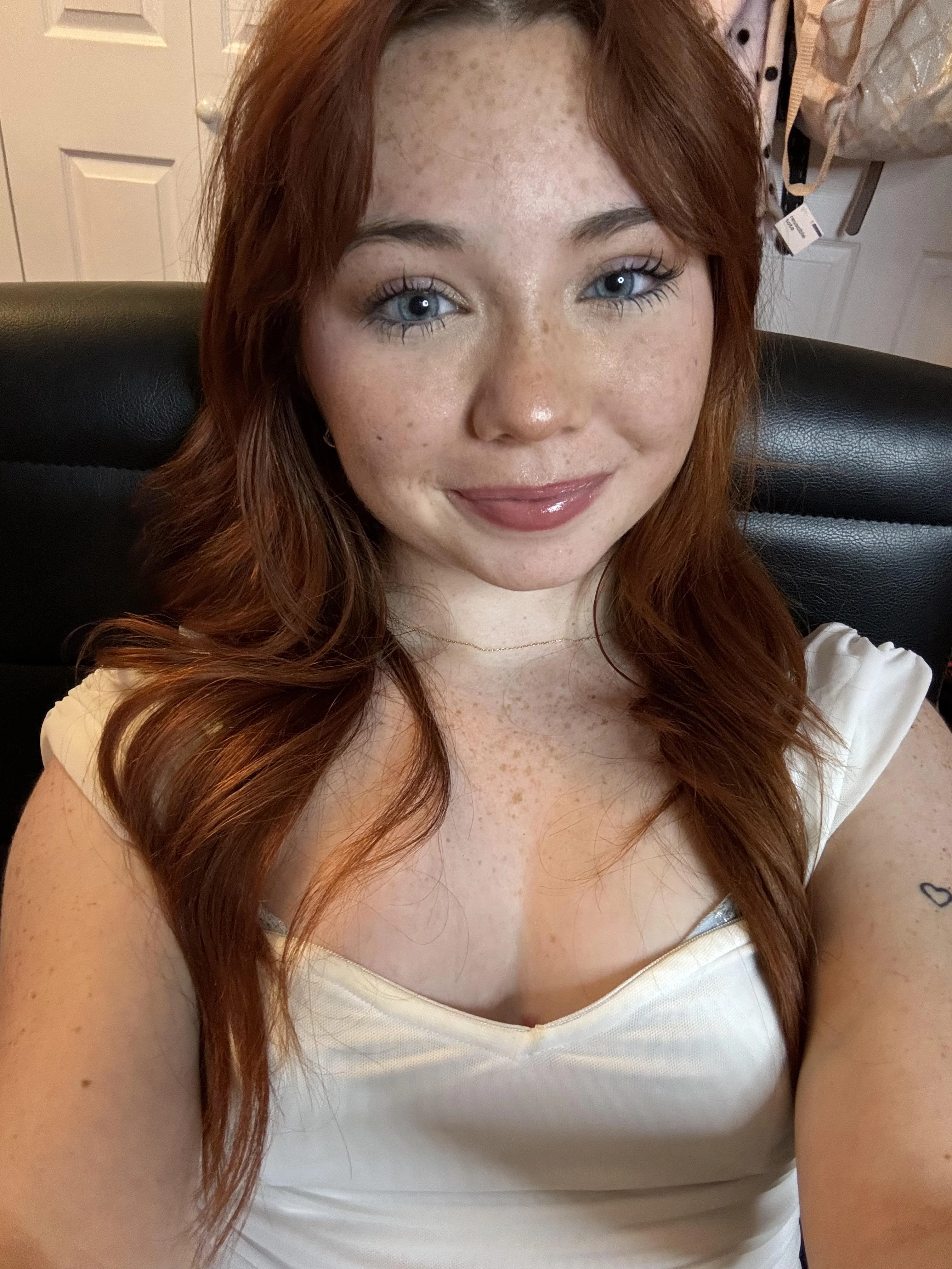 Did my makeup, don’t I look like a little doll picture 1 of 1