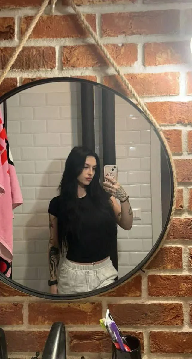 Feeling sexy with this look picture 1 of 1