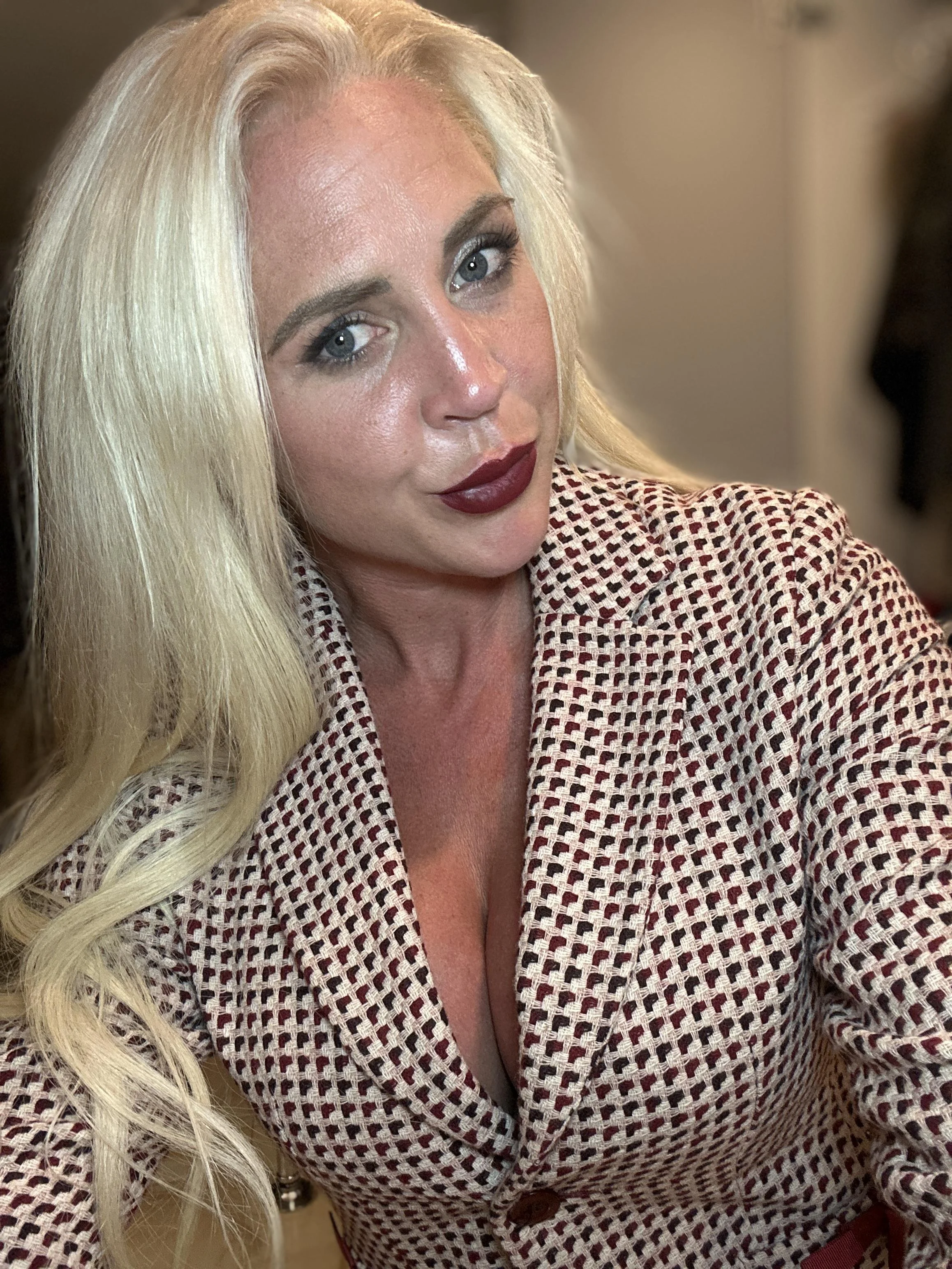 I’m feeling a little bolder, a little baddie, and maybe even a little more daring than usual. picture 1 of 1