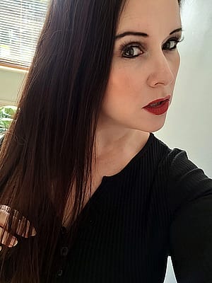 Red lip and black ensemble'