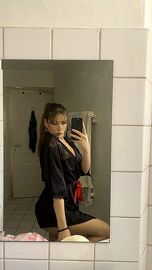 Am I hot even if it’s a lazy mirror pic ?'