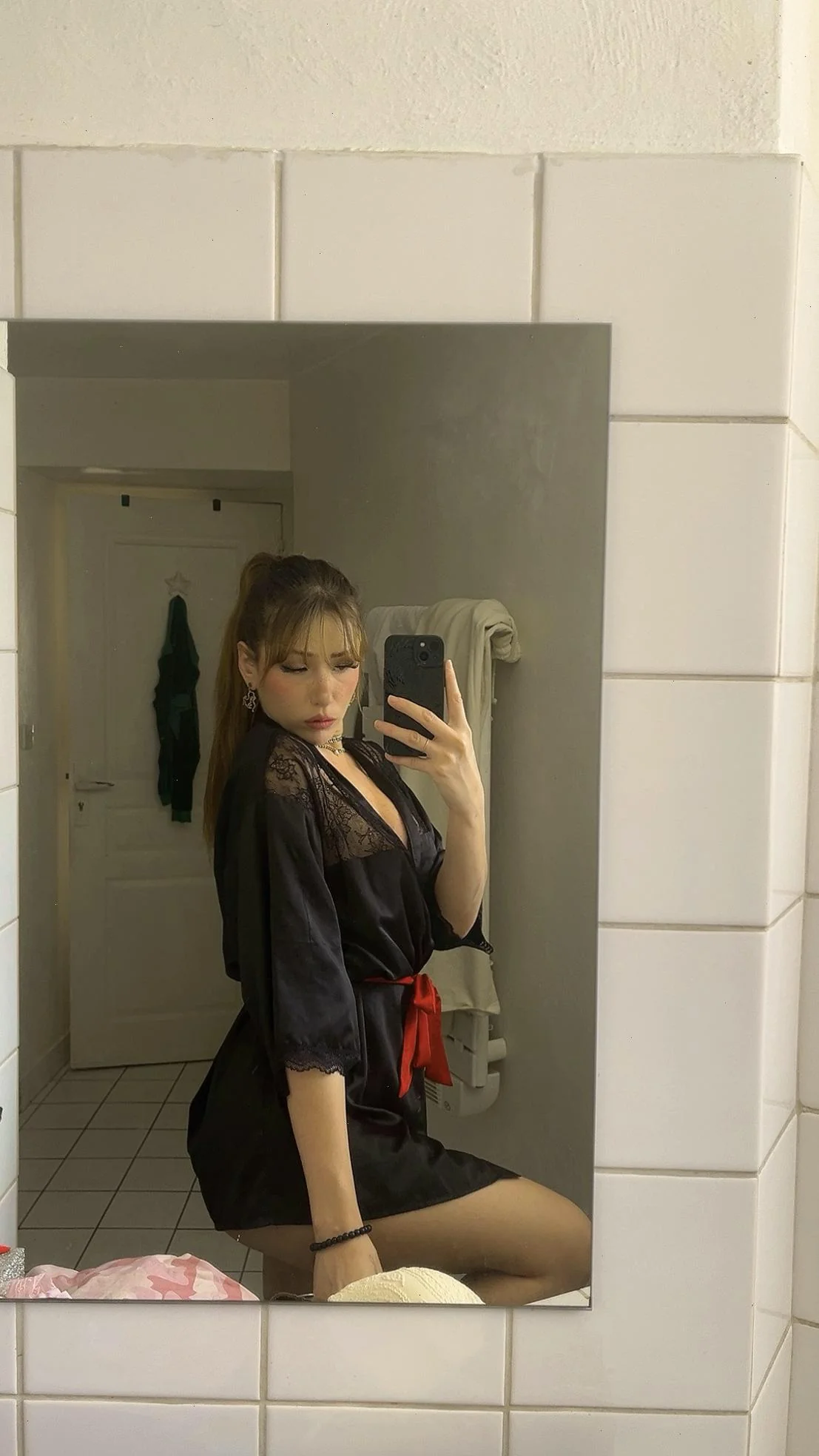 Am I hot even if it’s a lazy mirror pic ? picture 1 of 1